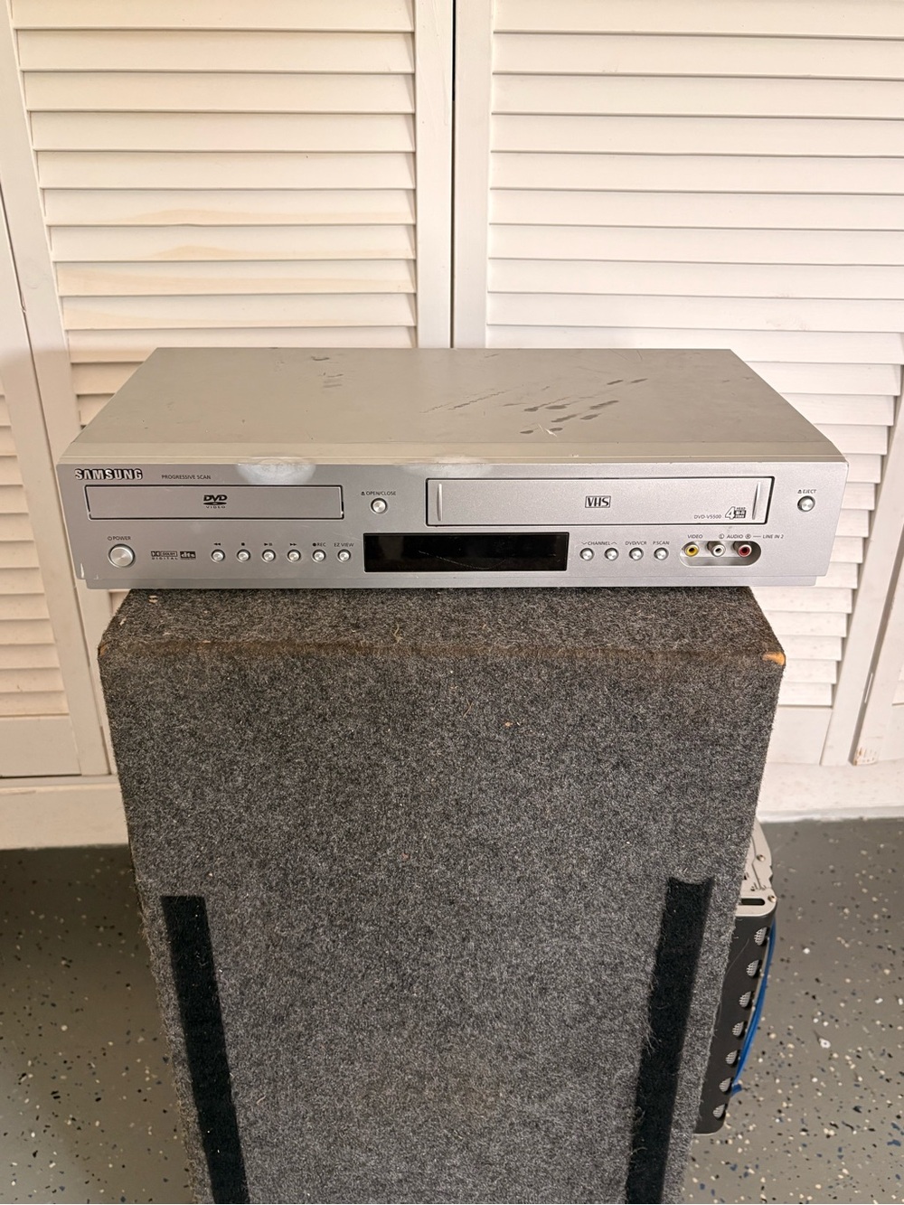 Samsung DVD-V5500 DVD VCR Combo Player with Front RCA Inputs